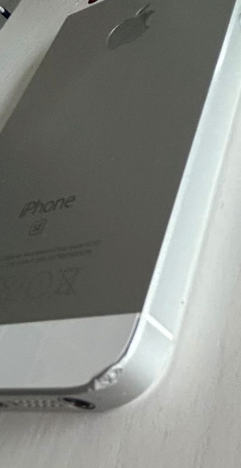Apple Iphone 5 SE weiss silber 64 GB in Köln