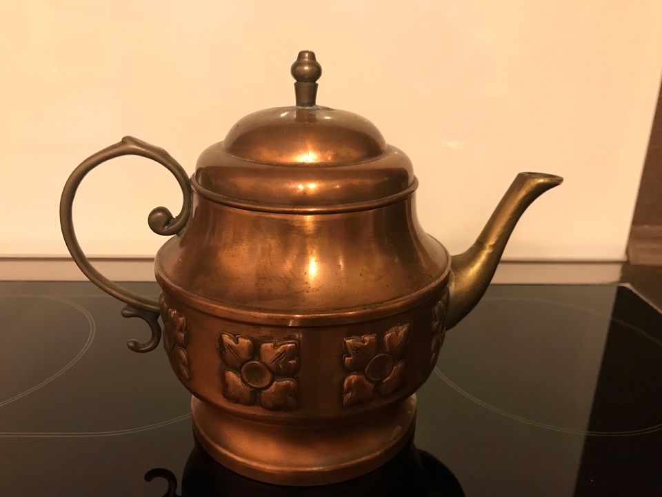 antike Teekanne Kanne aus Kupfer und Messing mit Ornament in Bad Wörishofen