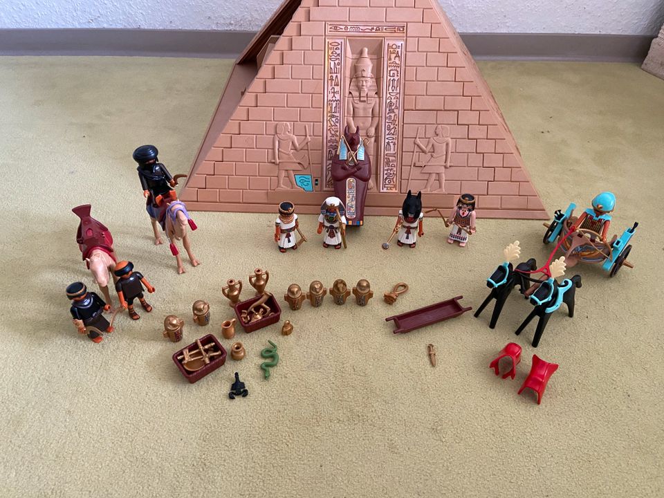 Pyramide 4240 Playmobil plus Grabräuber und Streitwagen 4244 in Köln