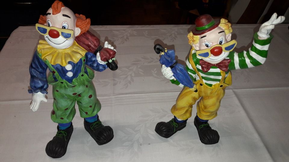 2 schöne grosse Clownfiguren in Düren