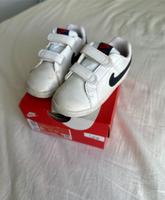 Nike Court Royale Schuhe Sneaker Größe 25 Niedersachsen - Laatzen Vorschau