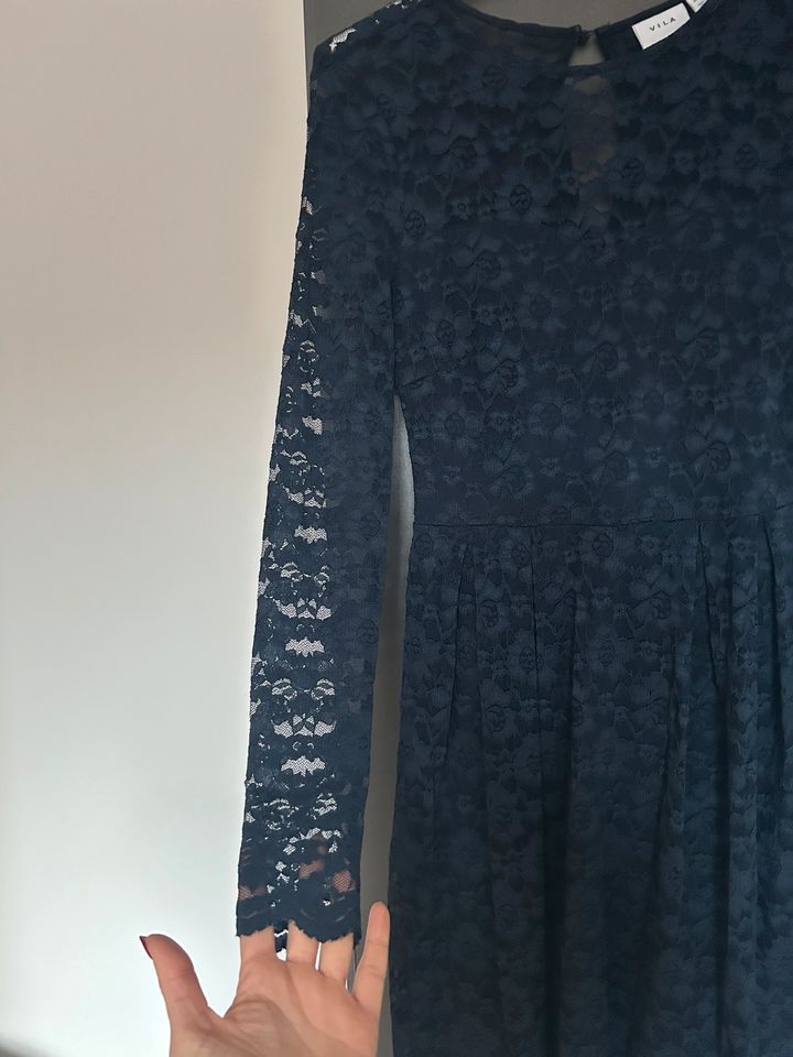 Kleid mit Spitze dunkelblau in Neumarkt i.d.OPf.