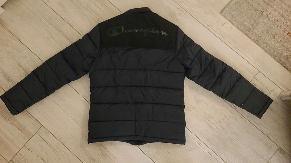 CHAMPION Winterjacke Steppjacke dunkelblau / schwarz Gr. S - TOP! in Hannover