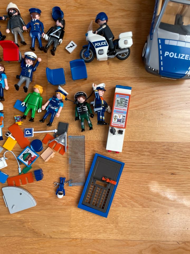 Diverse Restbestände von Polizei Polizeiauto+ Motorrad Lego Duplo in Dresden