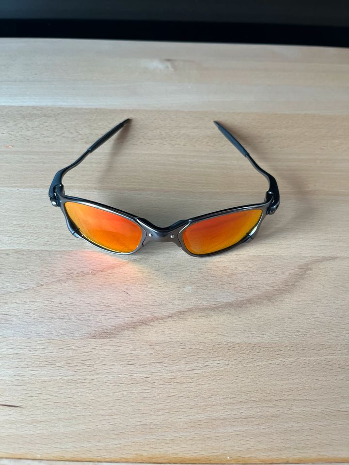 Neue Sportliche Sonnenbrille / Fahrradbrille verspiegelt in Dreieich