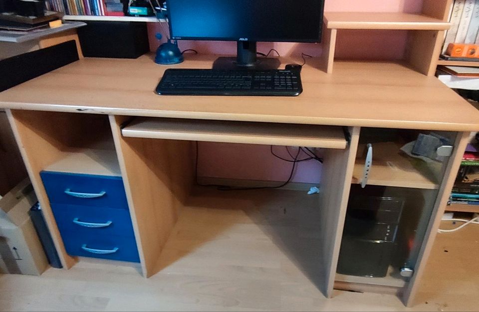 Großer PC-Schreibtisch, Buchefarben/blau in Schöllkrippen