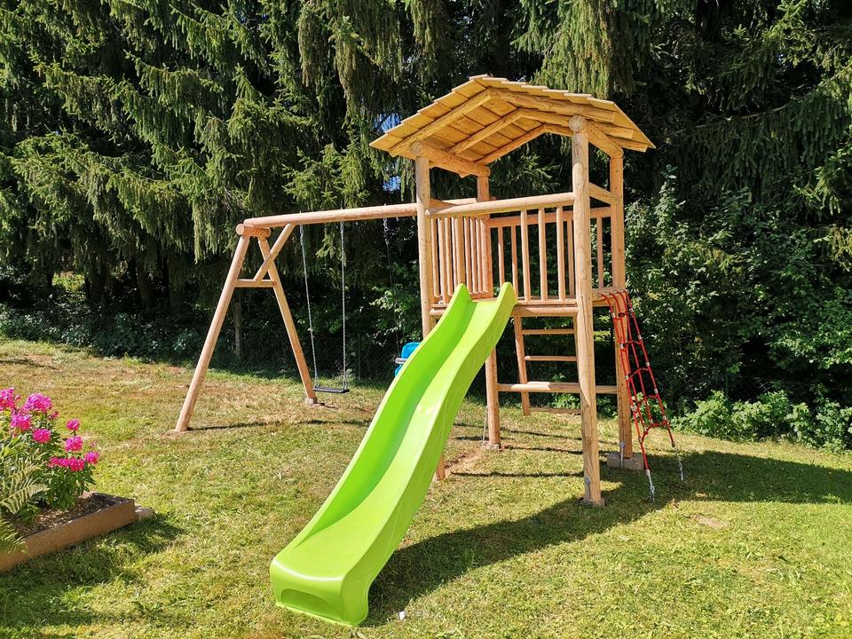 Kinderspielplatz, Rutsche, Kletterturm, Schaukel, Sandkasten in Falkenberg