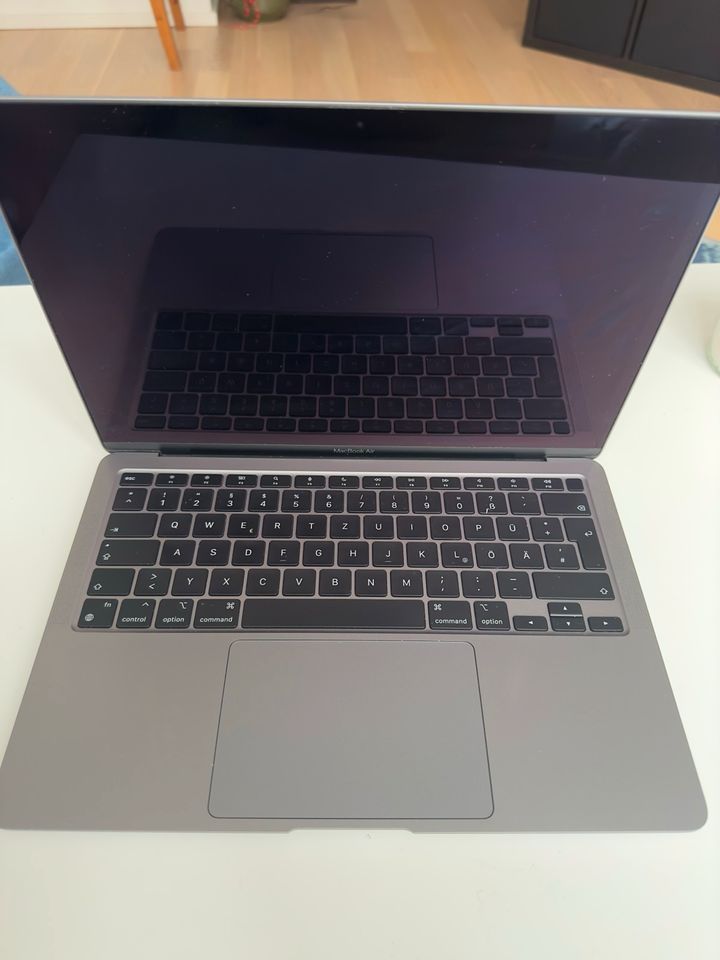 MacBook Air - Apple M1 Chip (2020) 256GB 8GB RAM gebraucht OVP in Leipzig