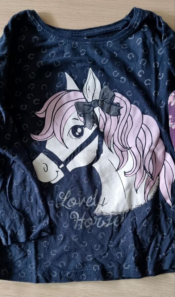 Shirts Langarm Mädchentraum Pferd Einhorn Glitzer 116 in Hamburg