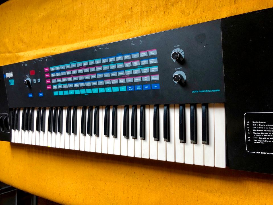 SEQUENTIAL PROPHET 2000 Digital Synthesizer in Hamburg