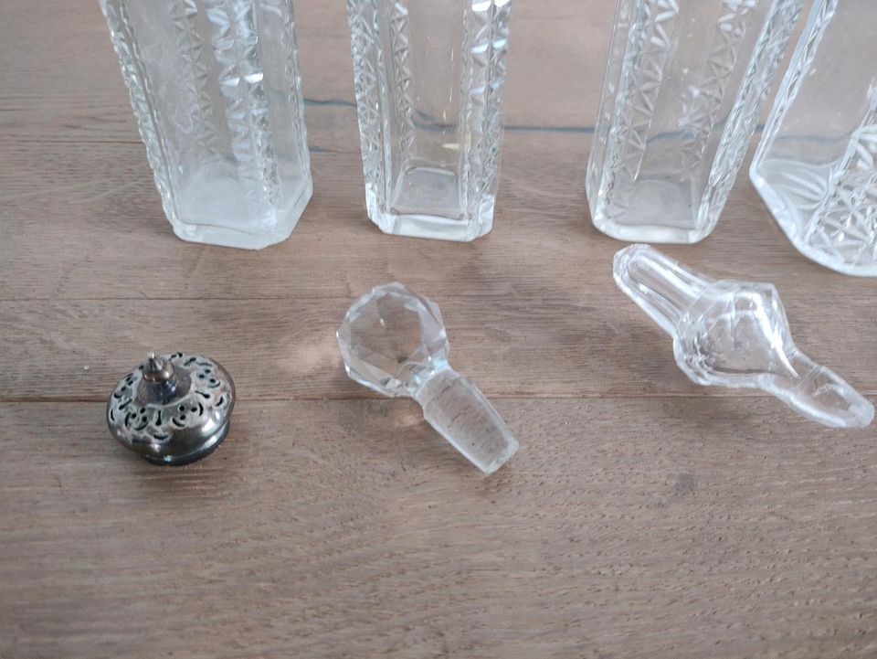 Menage antik Ständer aus Silber, Gefäße aus Kristallglas in Icking