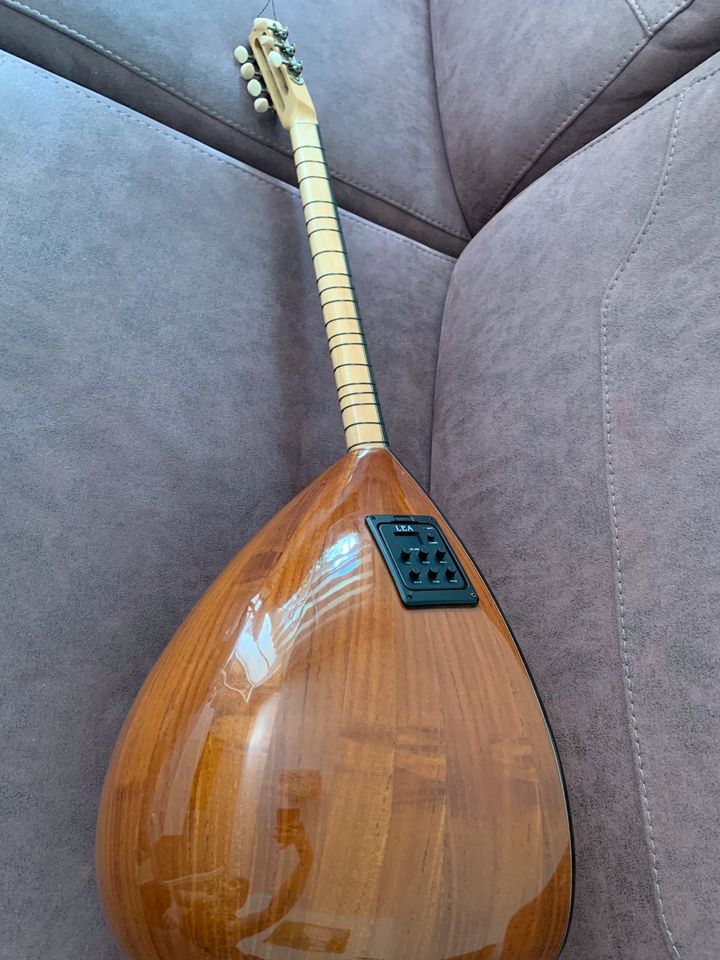 Saz kisa sap (Türkische Gitarre) in Köln