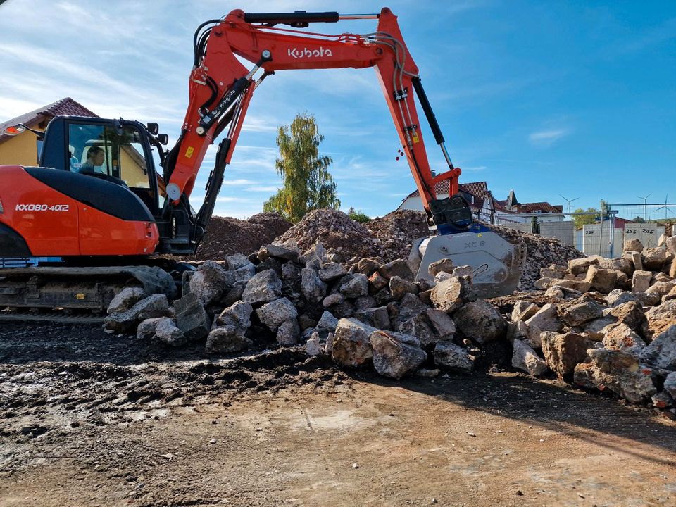 Minibagger Bagger Brecherlöffel Beton Abbruch Recycling Mieten in Tann