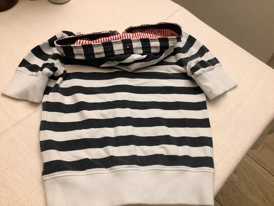 Hoodie von Tommy Hilfiger Kurzarm Größe 128 unisex in Korschenbroich