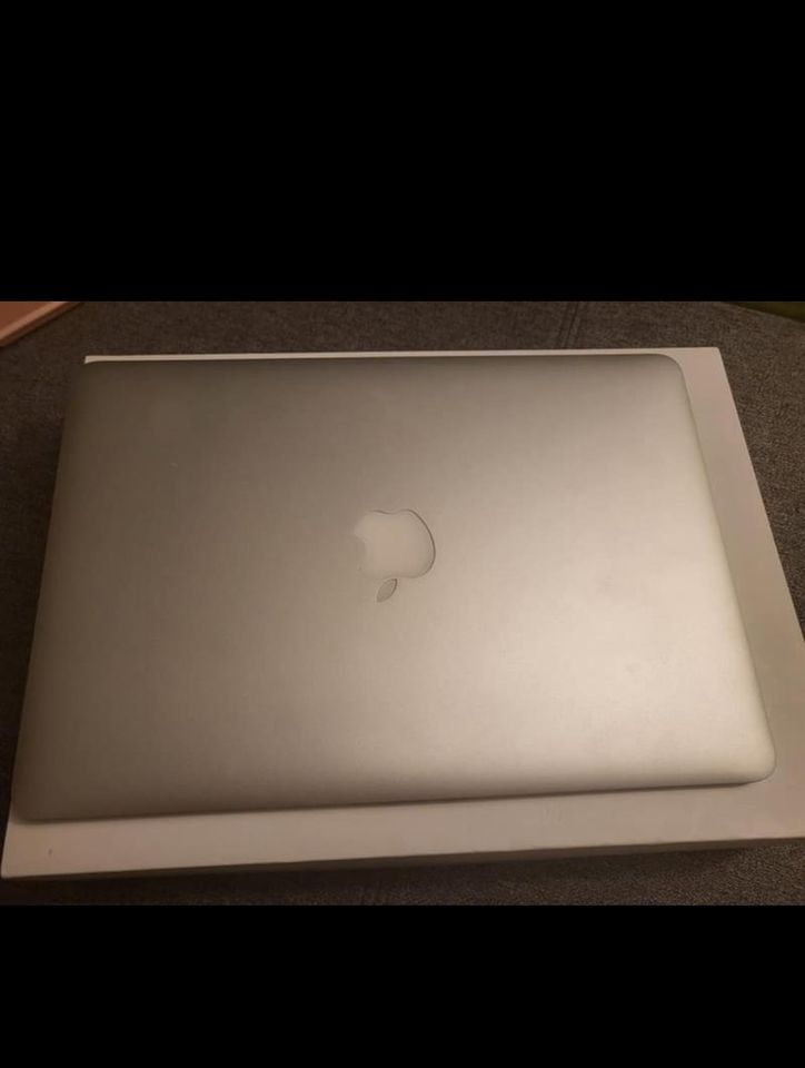 Verkaufe kaum genutztes MacBook Air 13 Zoll in Top-Zustand in Köln