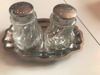 Set Vintage Salz und Pfeffer Streuer mit Tablett silber Oma alt Niedersachsen - Hildesheim Vorschau