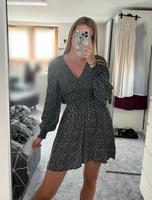 NaKd Minikleid Kleid kurz langarm schwarz weiß Gr 34 Bayern - Wenzenbach Vorschau