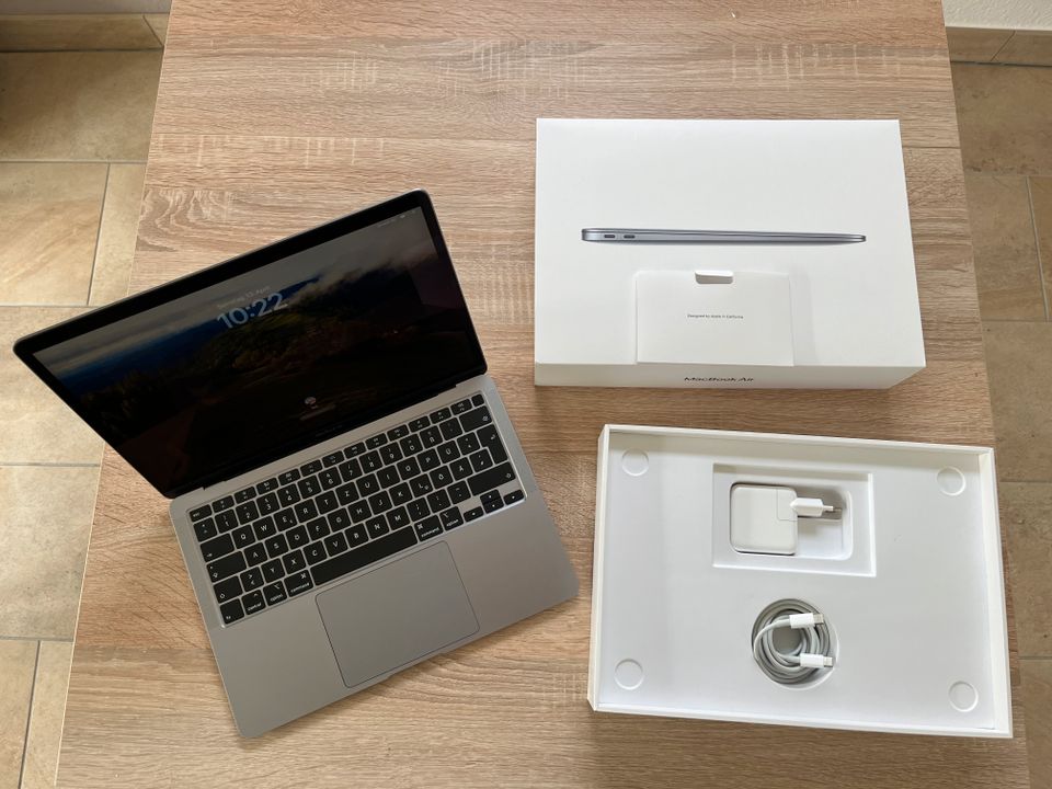MacBook Air Retina 13" 2020 spacegrau I5 1.1 GHz, 8GB/256GB in Olpe