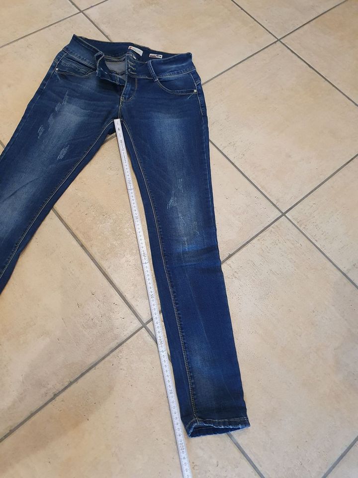 Hailys Jeans wie neu Größe L in Kreßberg