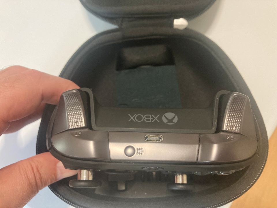 Xbox Series X mit 2 Controller in Herten