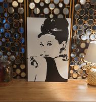 Acrylbild auf Leinwand Audrey Hepburn 40x60cm Popart Schwarz/Weiß Sachsen - Schwarzenberg (Erzgebirge) Vorschau