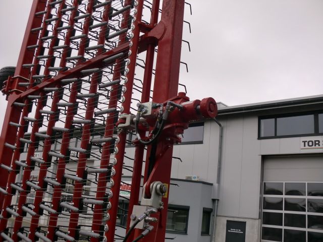 1 Horsch-Striegel Cura 9 ST / Vorführmaschine 9 mtr. ! in Bad Salzuflen