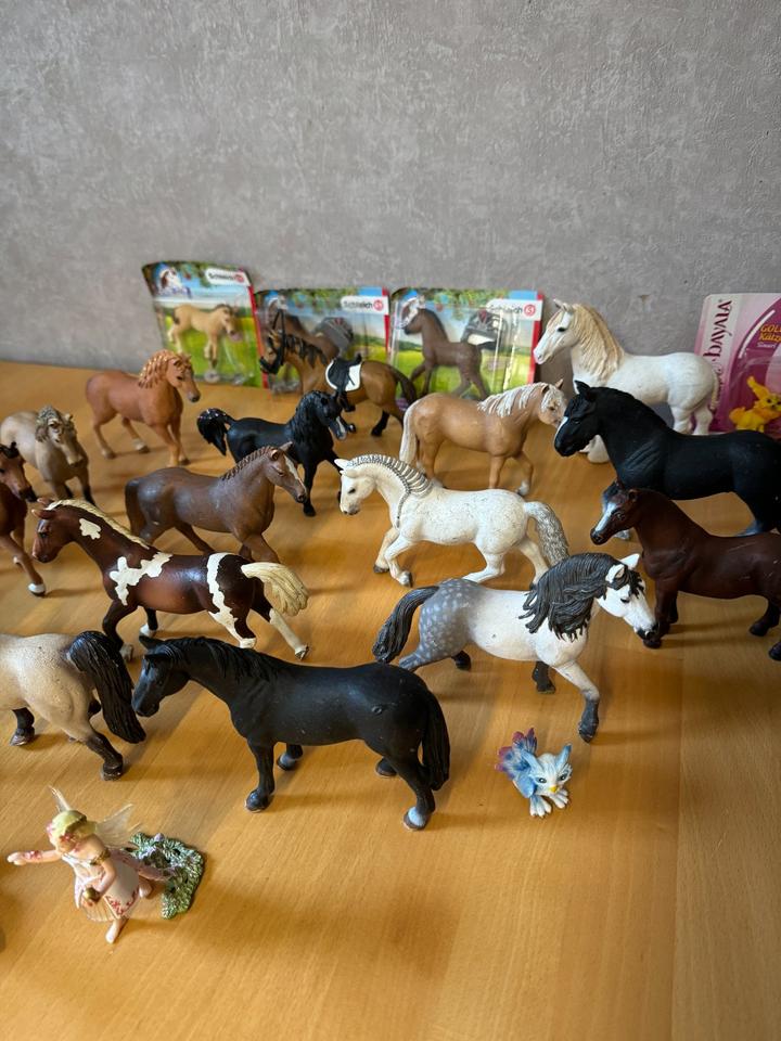 Schleich Pferde Katzen Eisbär Panda Hase Orca Urzeittier Ostern in Klein Offenseth-Sparrieshoop