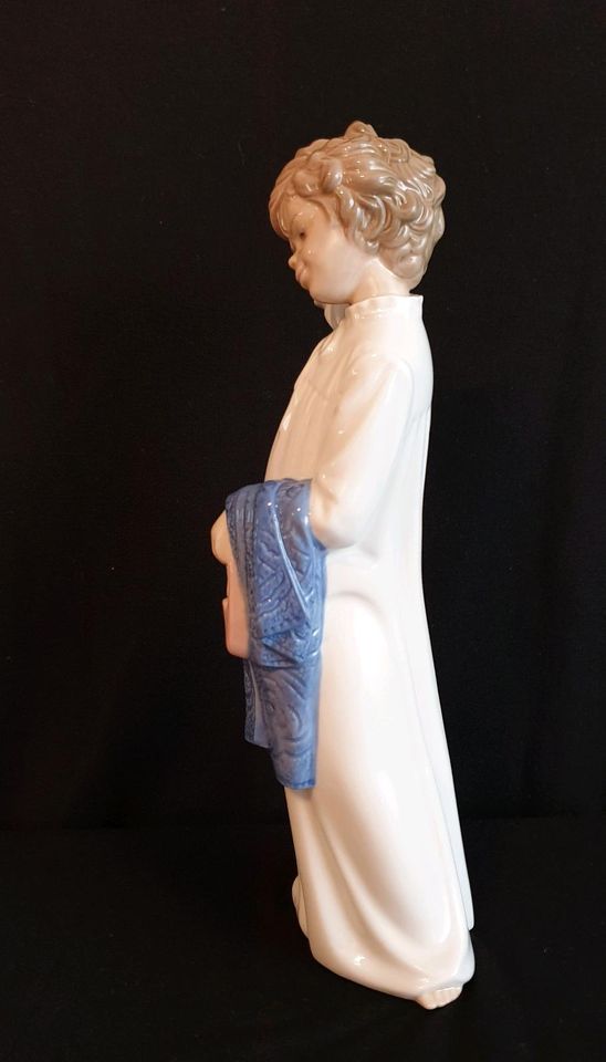 Nao by Lladro Porzellan / Porzellanfigur / Junge in Düsseldorf