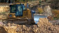 Mit der Spassmaschine einem Caterpillar Bulldozer der Erde zeigen Hessen - Knüllwald Vorschau