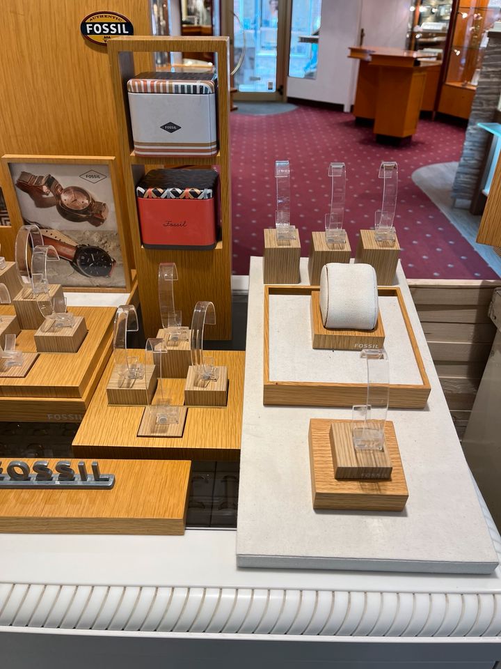 Fossil Uhren Schmuck Displays in Buxtehude