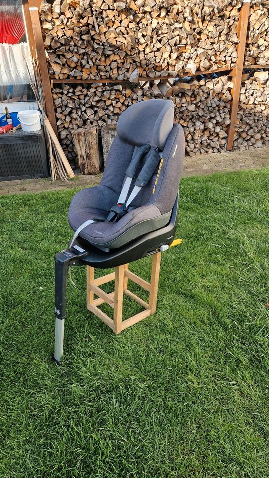 Kindersitz MaxiCosi Pearl 2way mit Basisstation in Berlin