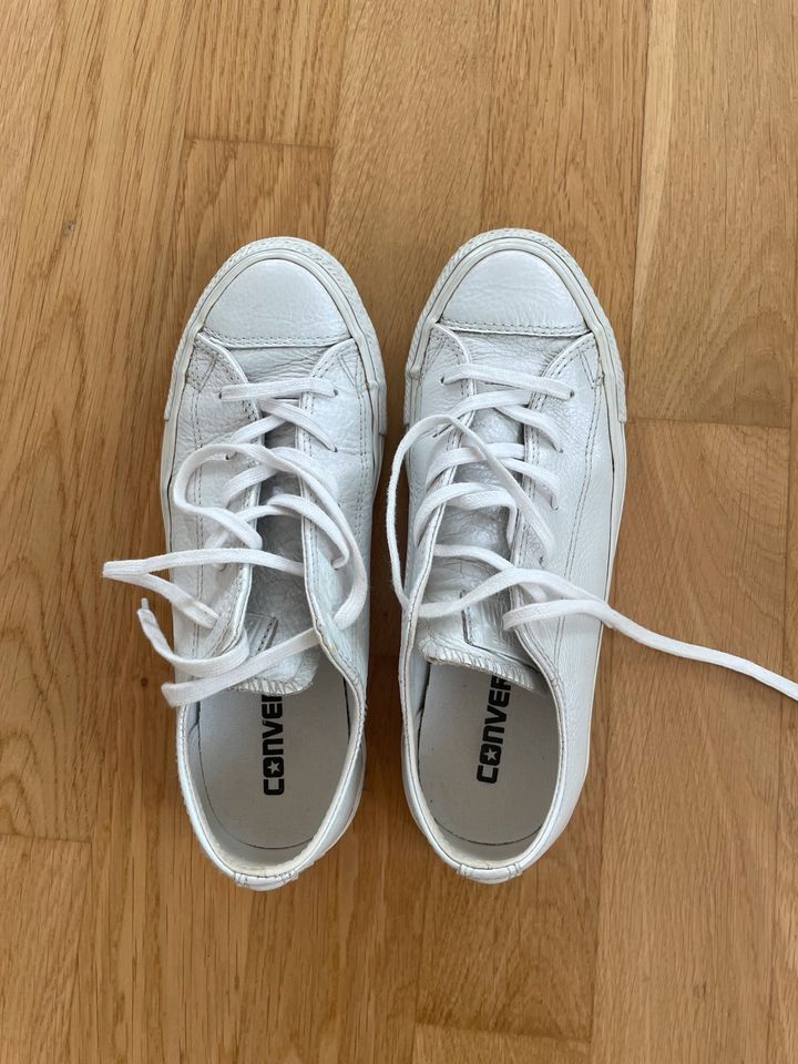 Converse Leder Größe 36,5 in Berlin