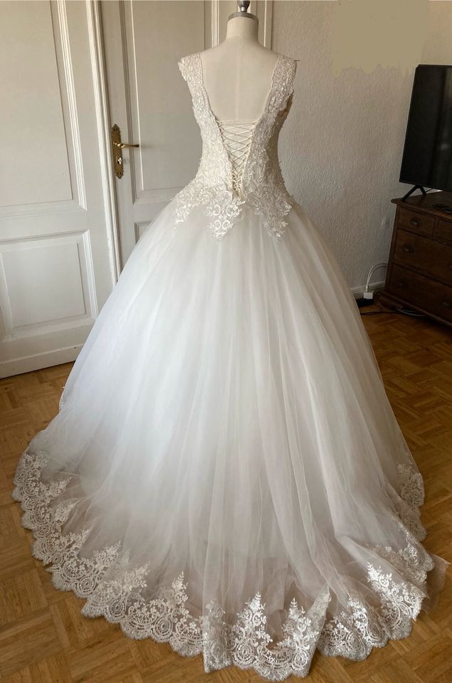 Brautkleid, Hochzeitskleid vintage mit Reifrock 36/38 in Düsseldorf