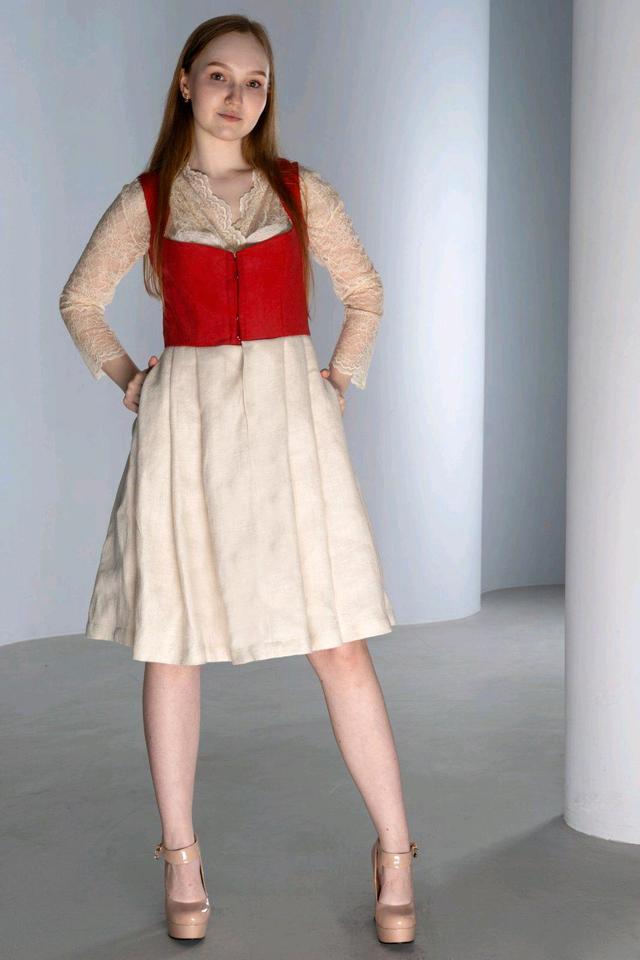 Dirndl Scarlet 2 Schürzen Handmade Samt Rot XL 42, 2XL 44 in Kranenburg
