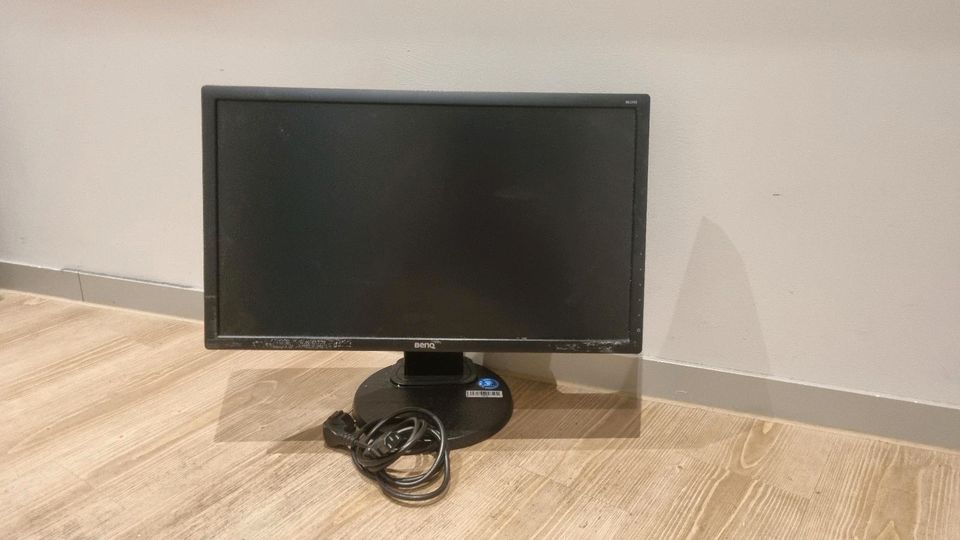 2× Pivot HDMI Full- HD 22" Zoll Benq GL2260-T/ 24" Terra 2455W in Nürnberg (Mittelfr)