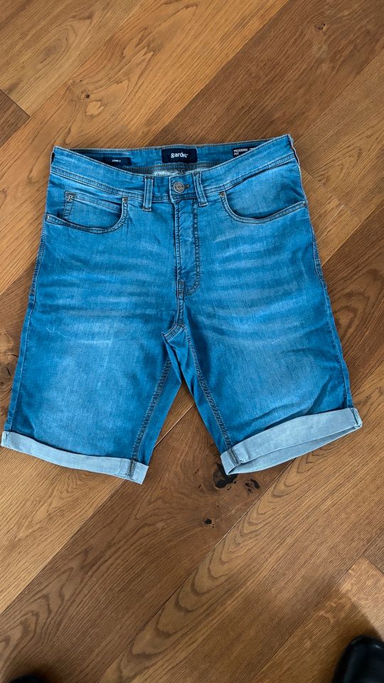 Kurze GARDEUR Jeans in Größe 33/32 (US) 48 (D) in Putzbrunn