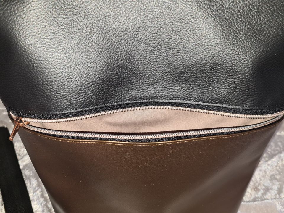 Umhängetasche „Flippo“ schwarz bronze / Gurtbandtasche in Hamburg