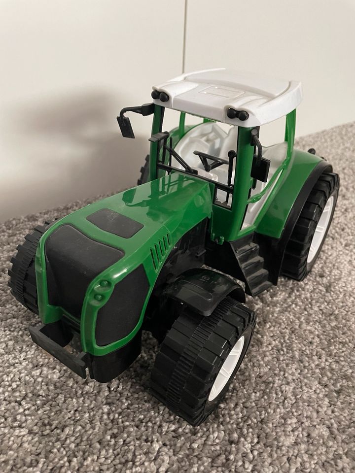 Traktor Spielzeug in Werneuchen