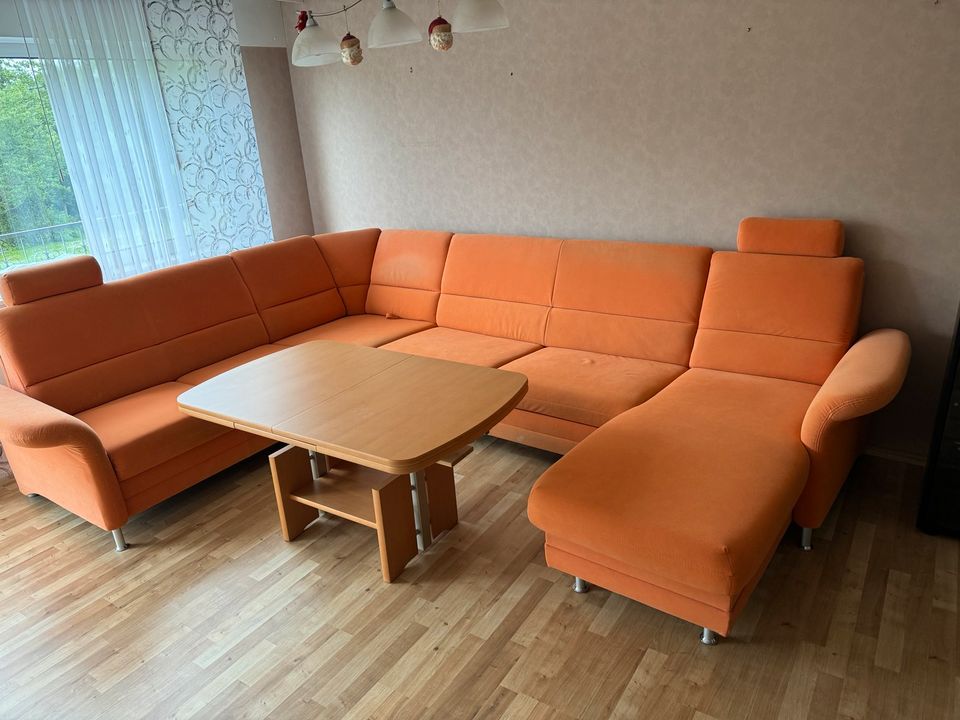 Couch und Couchtisch in Büdingen