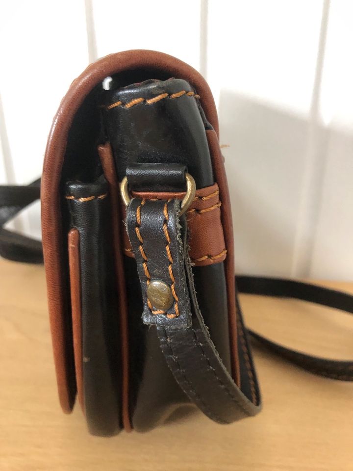 Vintage Papillon Leder Tasche Umhängetasche schwarz in Hann. Münden