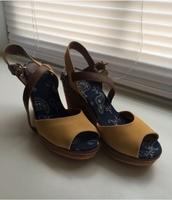 Mexx Schuhe Sommerschuhe Keilabsatz Plateau neu Gr. 37 Niedersachsen - Isernhagen Vorschau
