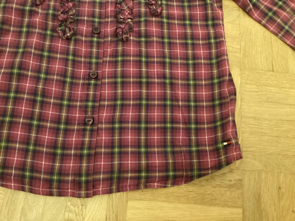 Schöne Rüschen Bluse von Tommy Hilfiger, Gr. 128 in Iserlohn