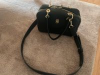 Tommy Hilfiger TH Damentasche Henkel Crossbody dunkelblau Leipzig - Engelsdorf Vorschau