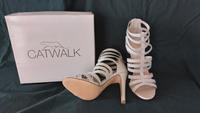 ⭐️NEU⭐️High Heels v. Catwalk 12 cm, Gr. 40 Perlmutt weiss, OVP Bayern - Irchenrieth Vorschau