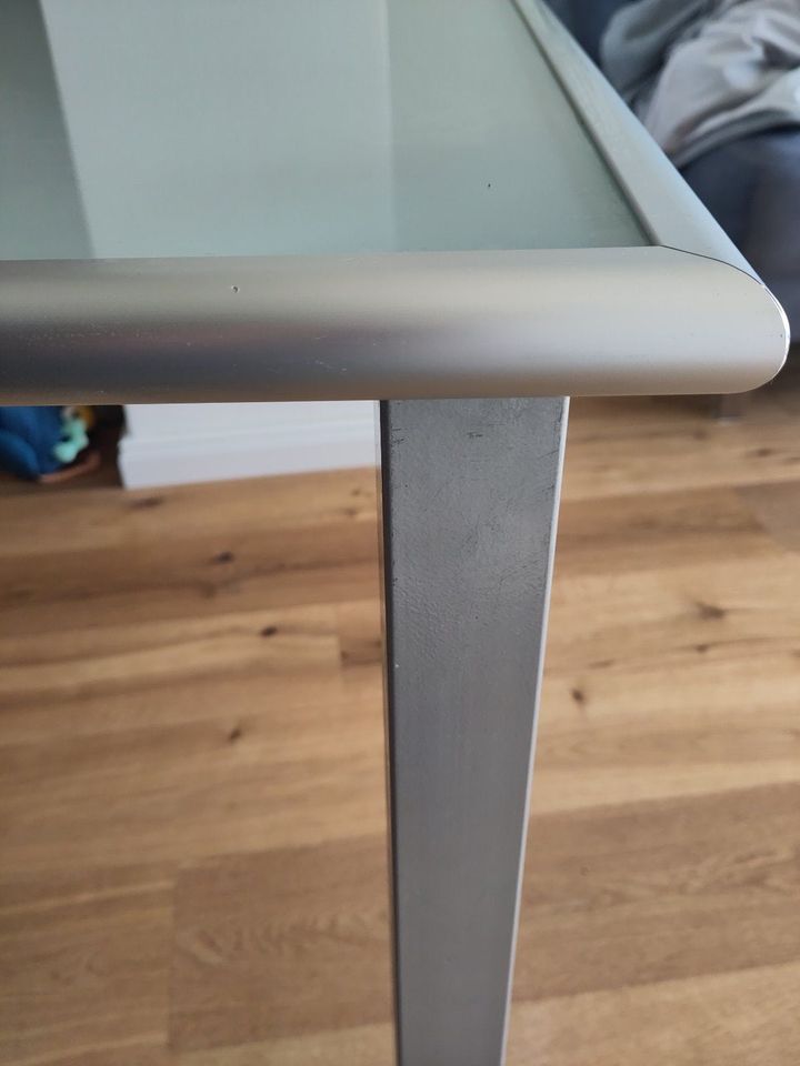 IKEA Schreibtisch Metall / Glas in Stockelsdorf