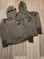 2x Revolution Race Illusion Stretch Hoodies Gr.S Forrest grün Niedersachsen - Freden Vorschau