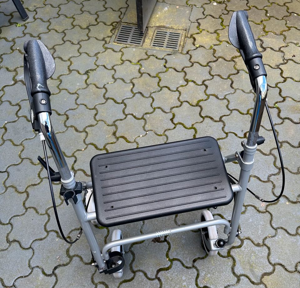 Rollator Pflegehilfsmittel Gehhilfe top Zustand in Völklingen