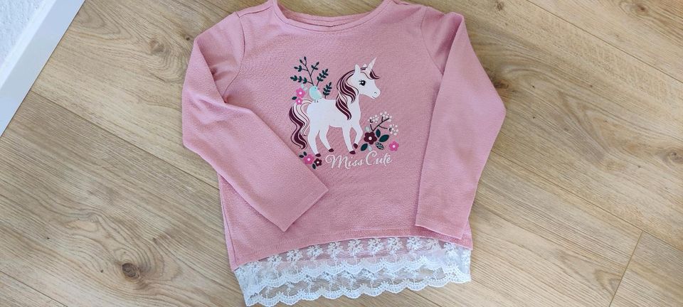 Einhorn Pullover mit Spitze Gr. 128 in Kelsterbach