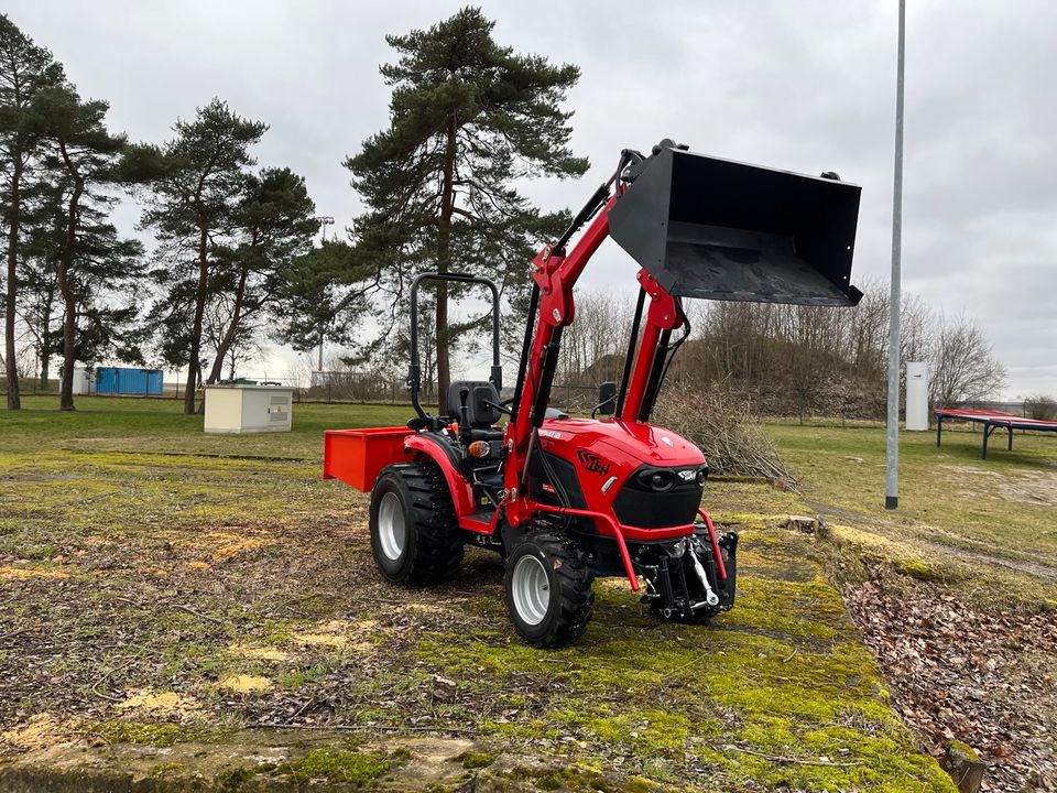 Traktor W&H Farmpower 125 in Nobitz