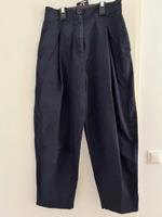 Marineblaue Buntfaltenhose von COS Pankow - Prenzlauer Berg Vorschau